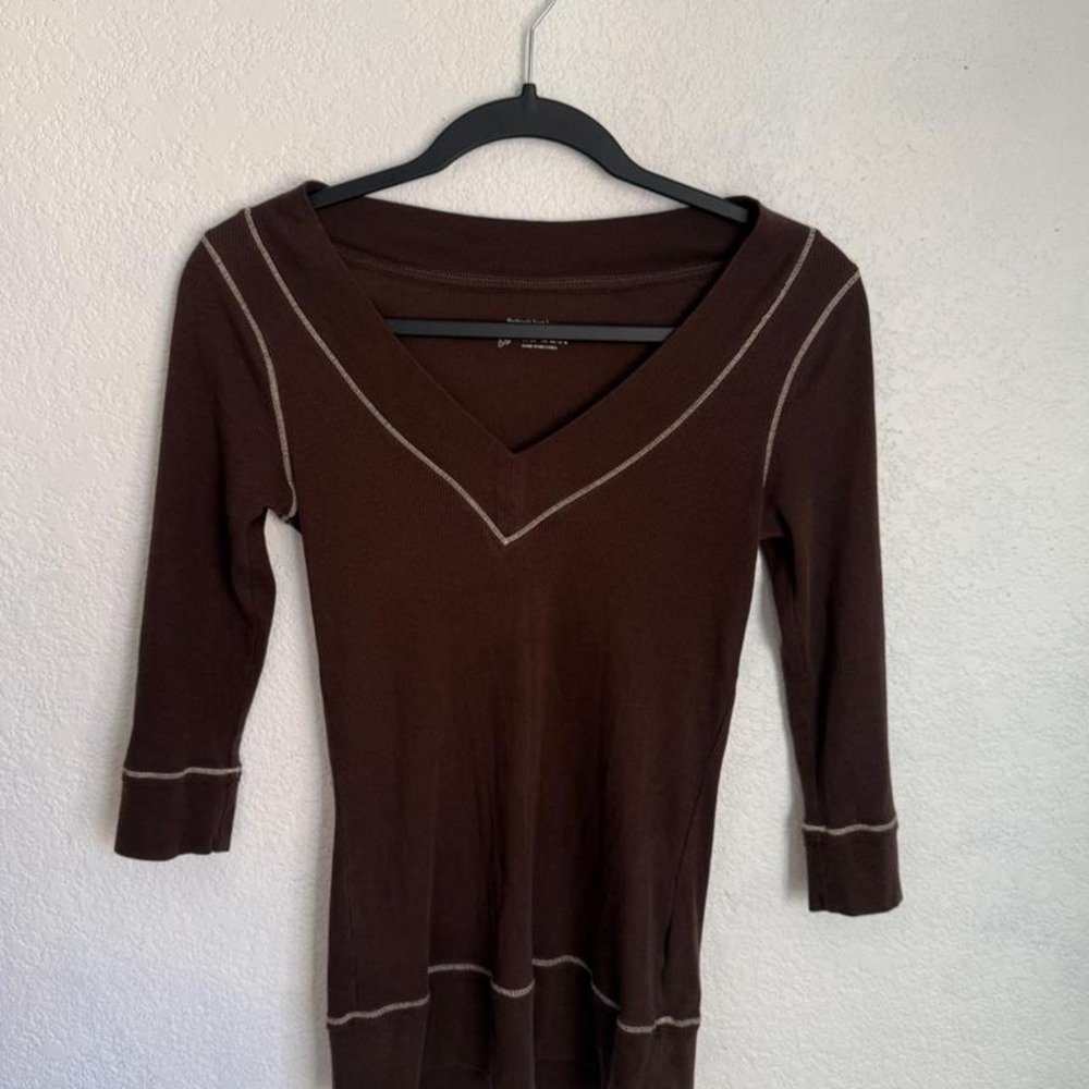 VS Tee Shop Y2K Chocolate Brown Contrast Stitch V-Neck Top Vintage-inspired